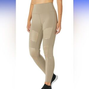 High Waist Moto Legging in Gravel & Gravel Glossy
ALO (XS)